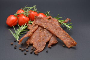 kuŘecÍ jerky s rajČaty a bylinkami